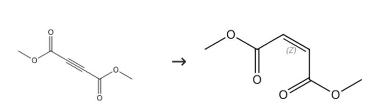 简介 顺丁烯二酸二甲醋有两种异构体，能与多种有机溶剂混溶。顺丁烯二酸二甲酯(DMM)是一种重要的有机化工原料。传统的工业生产中，顺酐酯化反应大都在反应釜内进行，一般为间歇过程。这种方法工艺成熟，但存在明显的不足:原料消耗大，需要大量携水剂;反应时间长(如硫酸作催化剂至少需10h以上)，并且二酯产量低;工艺复杂，劳动强度高等。为了克服硫酸催化合成酯工艺的不足，开发了以粉末树脂作催化剂的酯化新工艺。该工艺不但不需要中和、水洗过程，而且反应液只需两步蒸馏就可得到合格的顺丁烯二酸二酯[1]。 制备        图1 顺丁烯二酸二甲酯的合成路线 将相应的取代乙炔（0.5mmol）、H2O（18μl，1.0mmol）、吡啶（20μl，0.25mmol）和PhMe2SiH（116μl，0.75mmol）加入AuNPore（2mol%，2.0mg）的MeCN溶液（1M，0.5mL）中。 将反应混合物在55°C下搅拌8小时。通过GC-MS分析监测反应。过滤混合物。用乙醚洗涤所得物。用丙酮洗涤回收的AuNPore催化剂。在真空下干燥所得物。浓缩滤液。用硅胶色谱法对残留物进行纯化，得到产物顺丁烯二酸二甲酯。合成路线如图1所示[2]。 方法二：将150 mg[Au]/TiO2（在Au中约0.25%摩尔）加入含有0.38 mL（3.0 mmol）对甲苯乙炔（3.0 mmol）1，1，3，3-四甲基二硅氧烷和5 mL干燥二氯甲烷的小瓶中。氢气会立即释放出来。30分钟后，监测反应（TLC、GC-MS）。在5mL二氯甲烷的帮助下，通过硅胶短垫（在低压下）过滤浆料，以保留固体催化剂。在真空下蒸发滤液。得到产物顺丁烯二酸二甲酯。合成路线如图1所示。 用途 顺丁烯二酸二甲酯在水中溶解度(25℃)为8%，可以均聚，或与丙烯酸醋类，氯乙烯、醋酸乙烯、苯乙烯等共聚。近年来，随着顺丁烯二酸二甲酯在涂料，油漆，杀虫剂尤其是在水处理剂-2磷酸丁烷1，2，4三梭酸(PBTCA)等应用领域的不断拓展，国内外对其的需求量也日趋增长[3]。