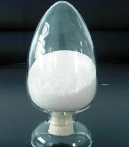 2-氯甲基-3,5-二甲基-4-甲氧基吡啶盐酸盐；86604-75-3